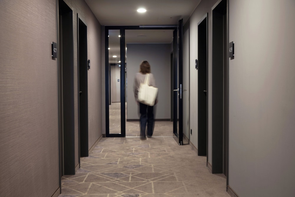 Holiday Inn - the niu, Hub Dusseldorf Messe by IHG 10/73