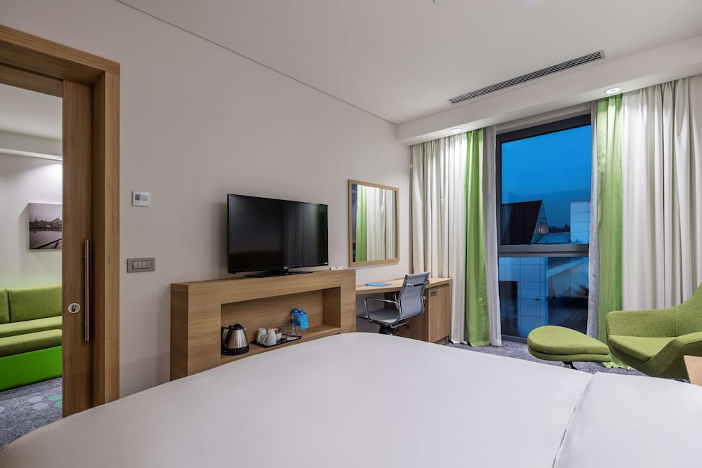 ROOM, QUEEN BED, SOFA, BALCONY