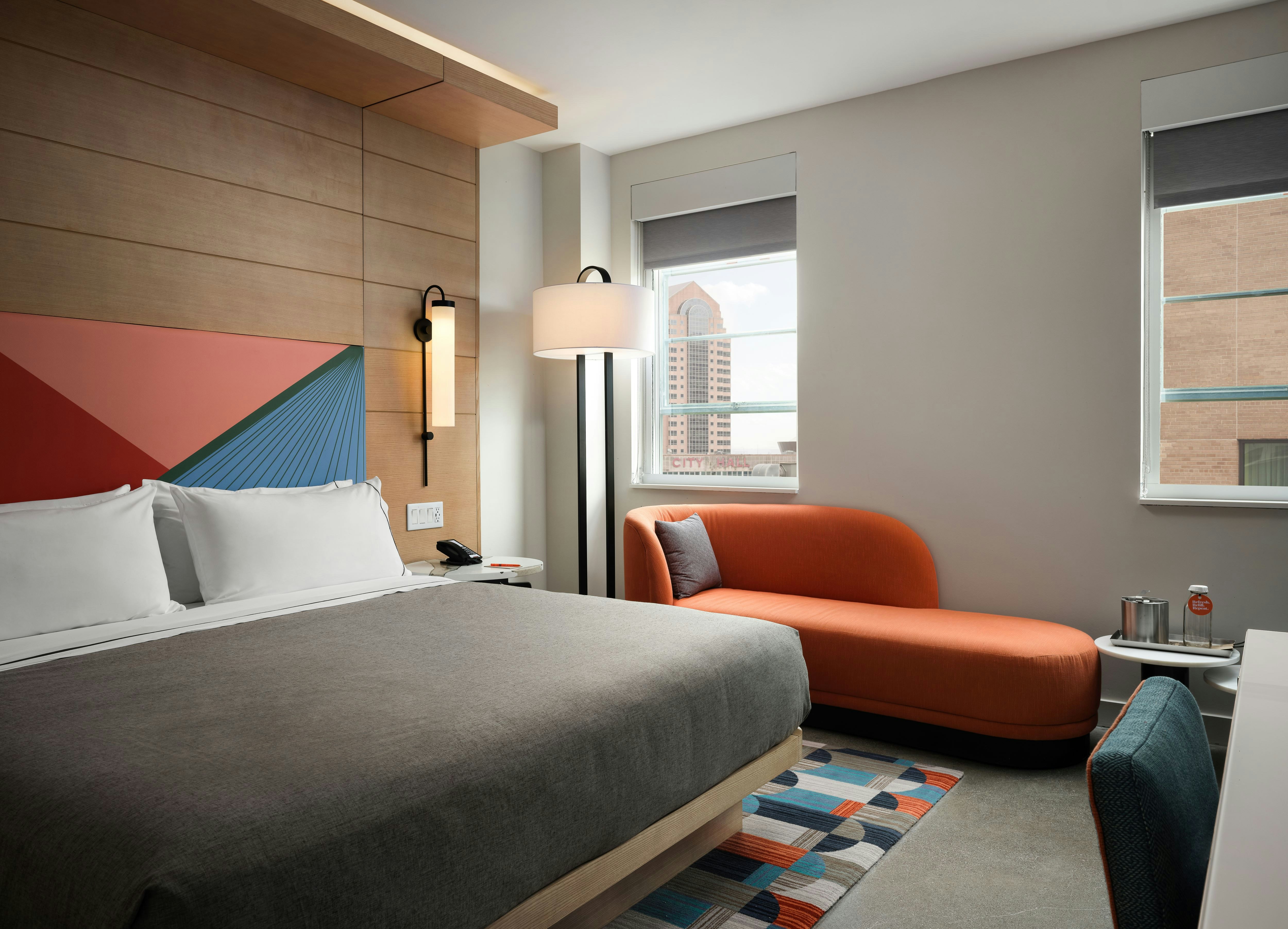 DELUXE, KING BED, ACCESSIBLE