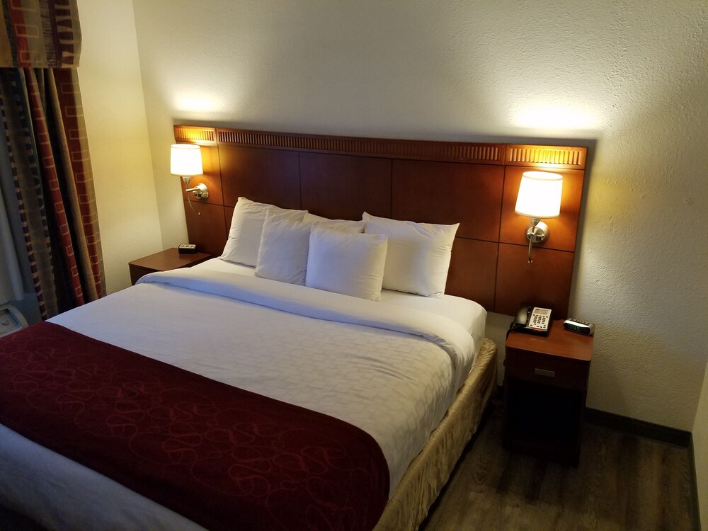 Spark by Hilton Duluth 10/43