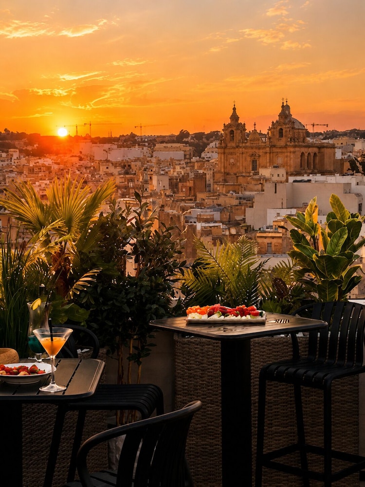 Royale Sainte Helene Boutique Hotel 46/57
