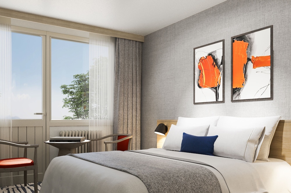 DELUXE, QUEEN BED, SEA VIEW