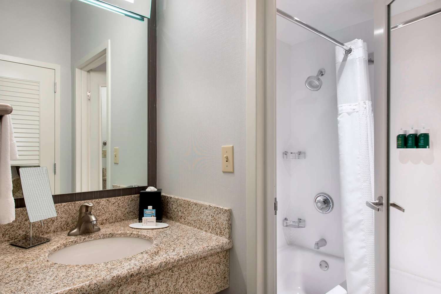 جناح بسريرين مزدوجين بشرفة بغرفة نوم واحدة، Sonesta Select Newport Middletown 3/3