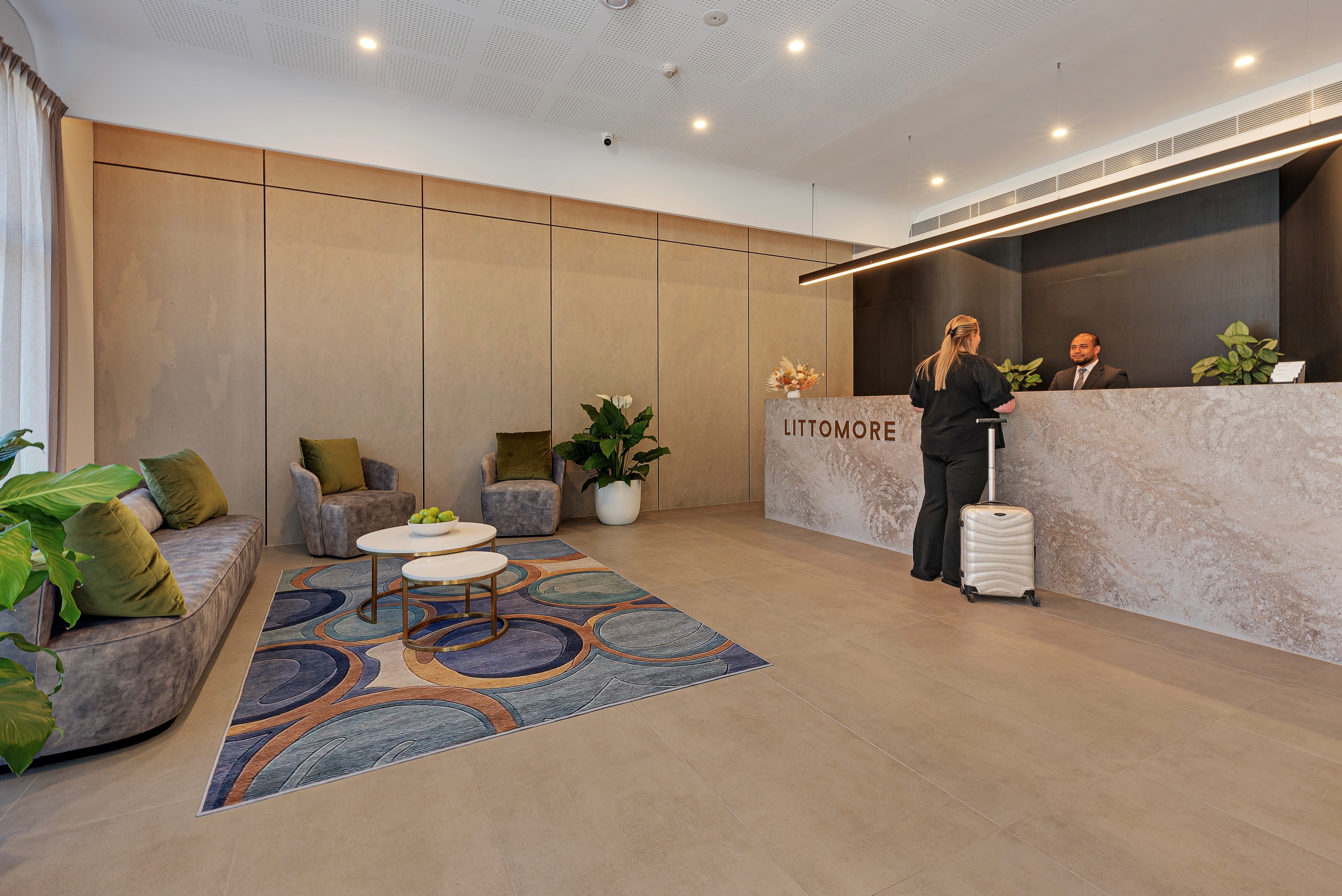 Littomore Suites Kingswood 2/12