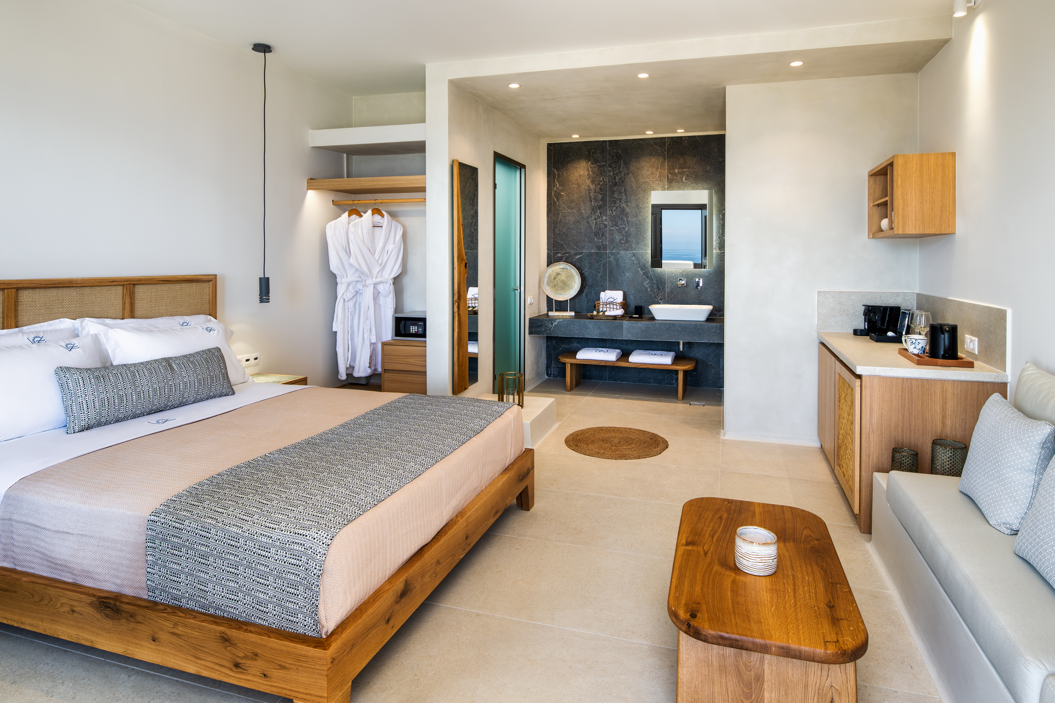 JUNIOR SUITE, OUTDOOR JETTED TUB