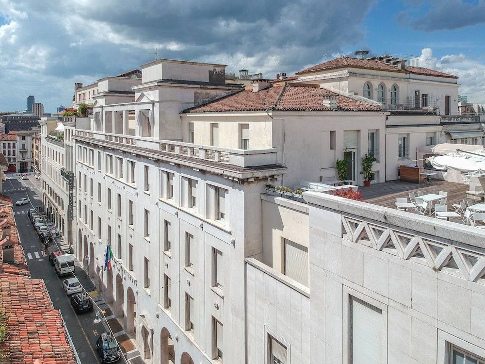 Vittoria Hotel 5/75