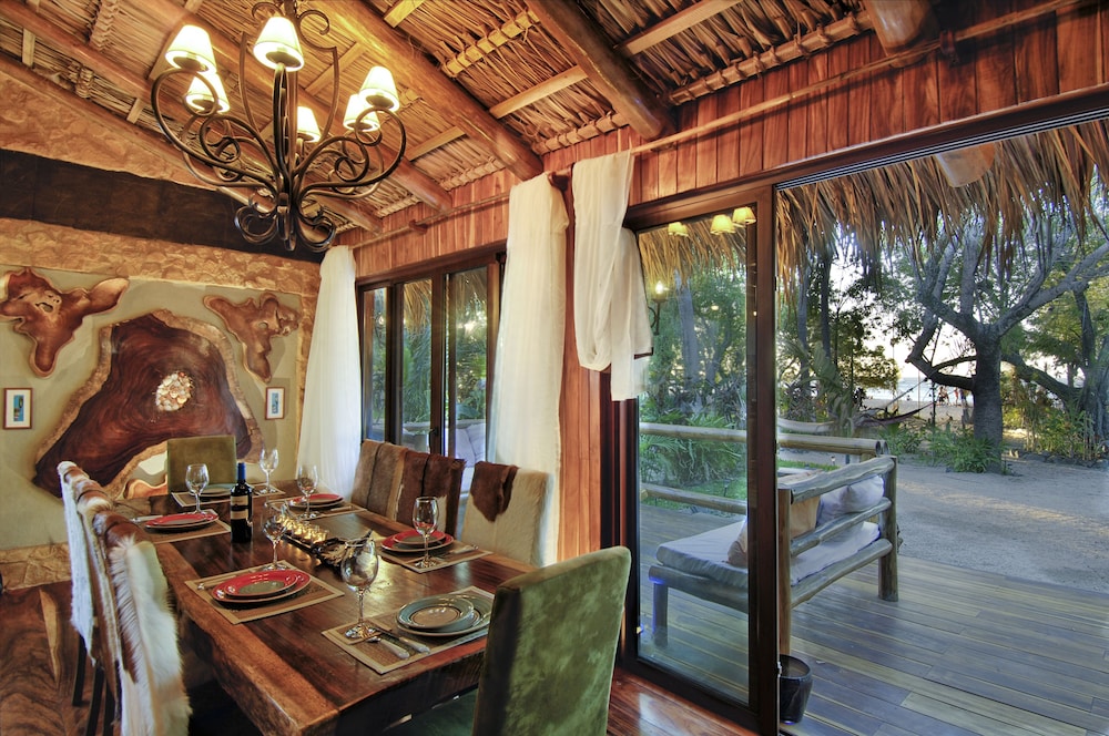 Ocho Artisan Bungalows 46/80