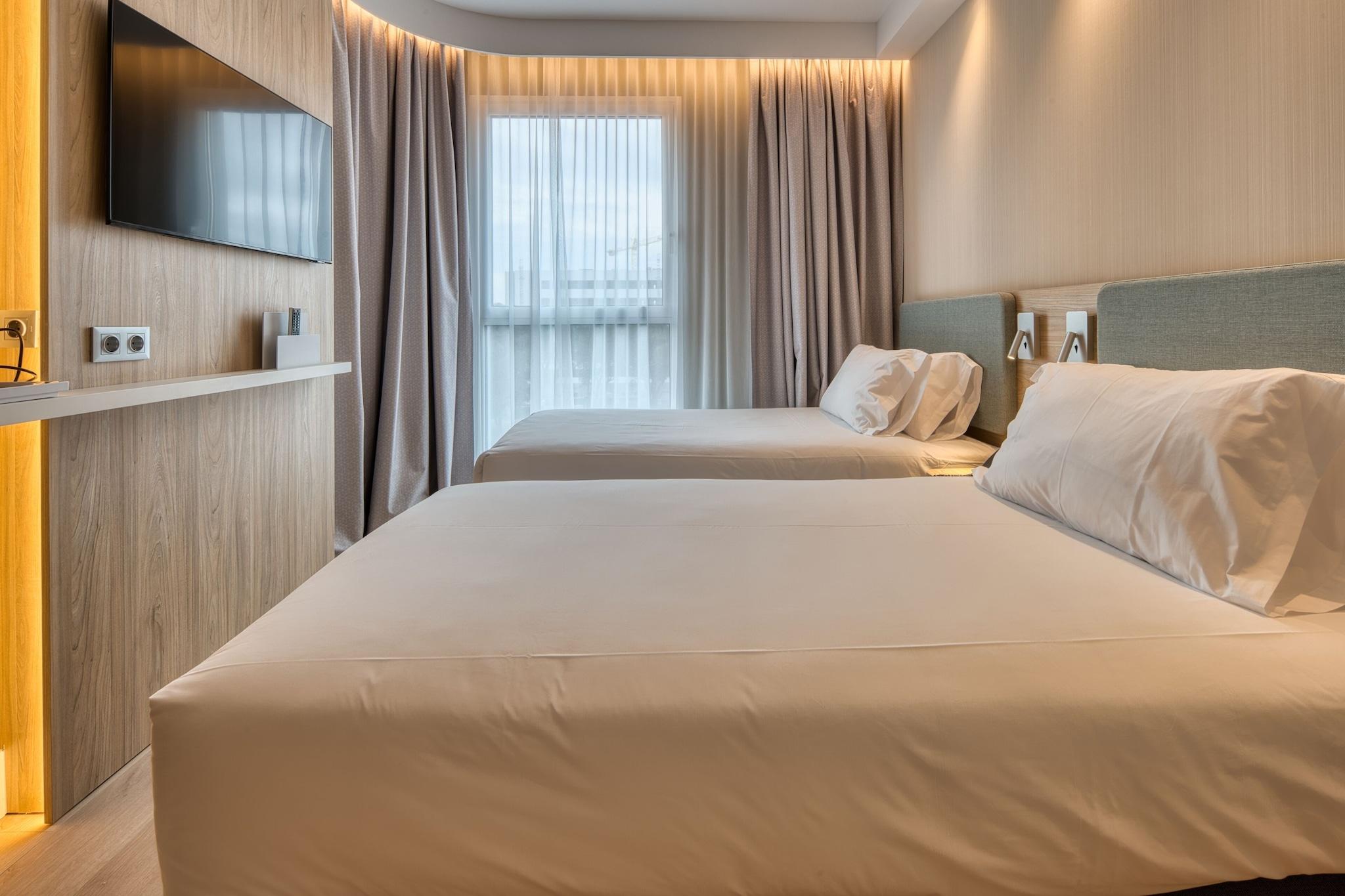 غرفة بسرير كوين، Holiday Inn Express Madrid Airport 3/10