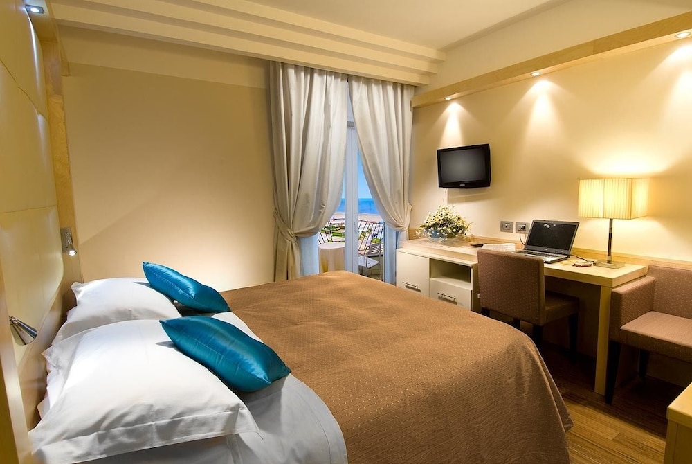 Hotel Sarti 4/32