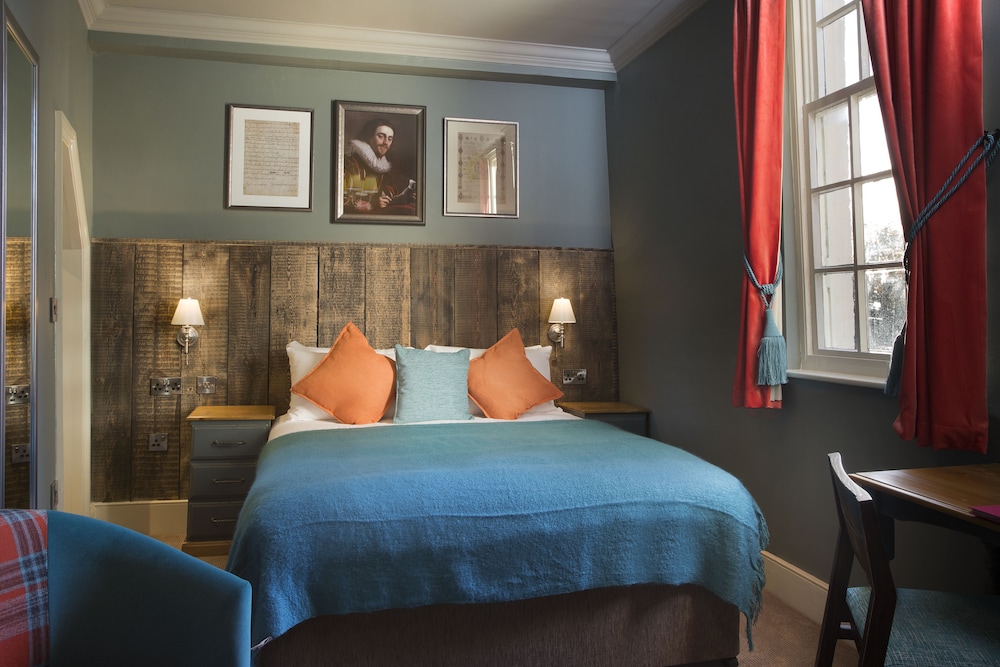 The Ostrich Inn 20/50