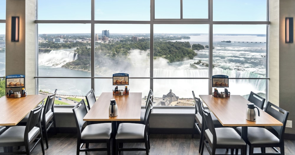 The Tower Hotel Fallsview 32/50