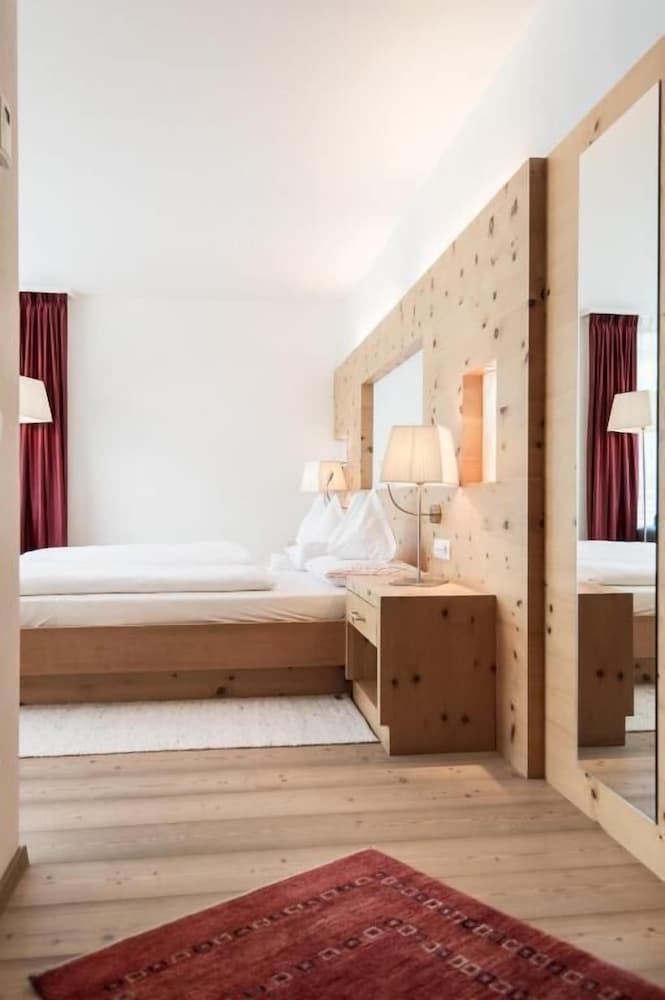 Alpine Hotel Ciasa Lara 16/40