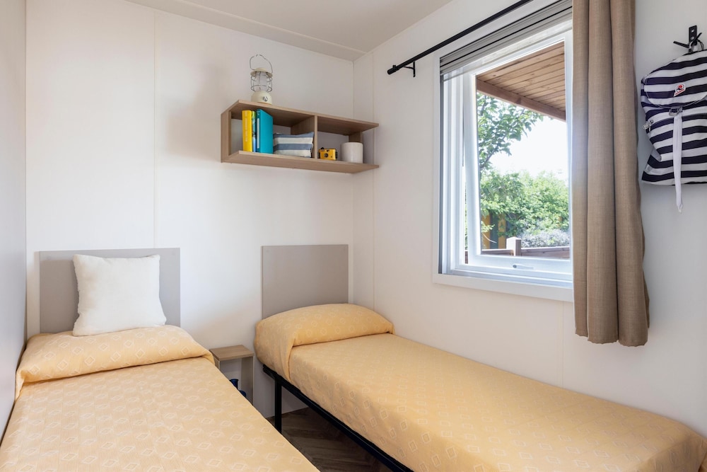Mobile Home, Superior, Double and Twin Beds