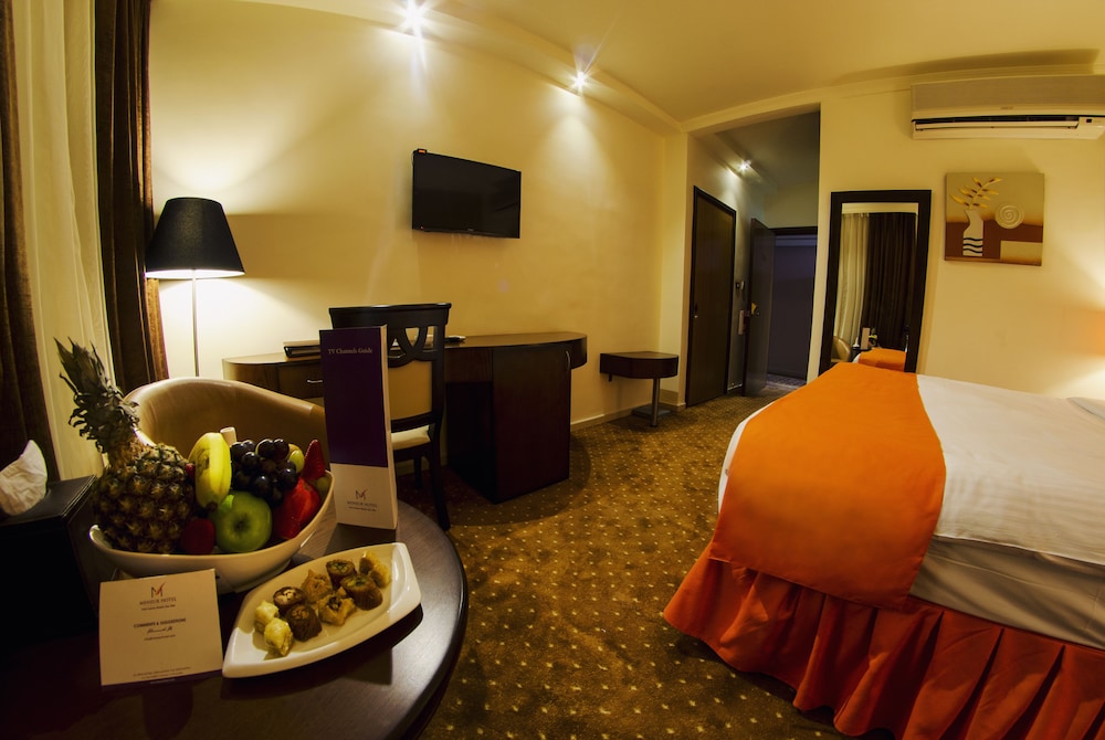 Meneur Hotel 23/29