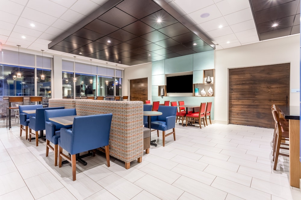 Holiday Inn Express Suites Florence Cincinnati Airport 27/37