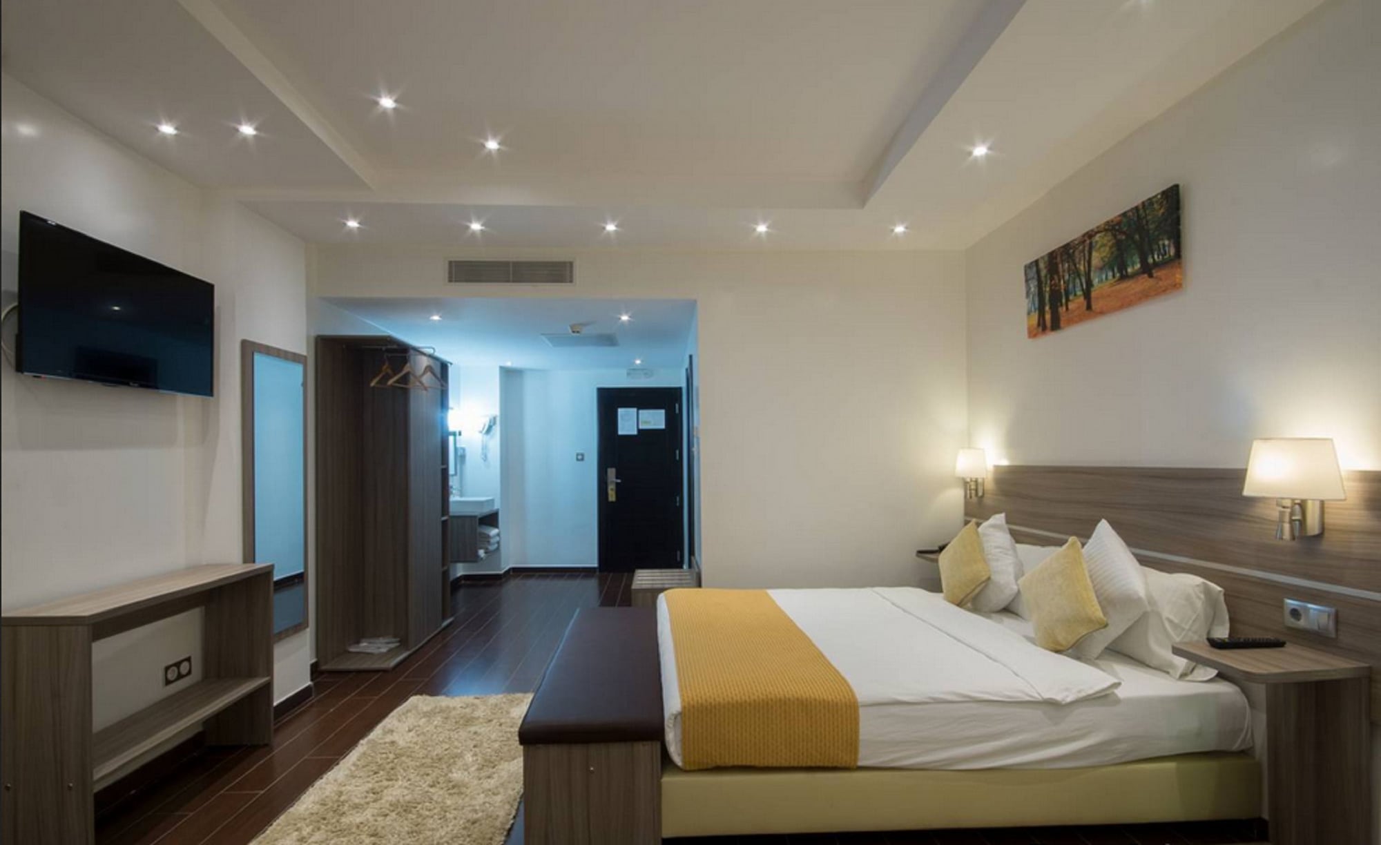 ROOM, DOUBLE BED