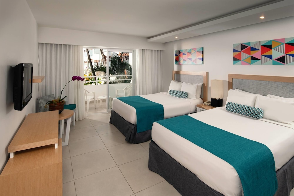 Deluxe, 2 Double Beds, Garden View, Balcony
