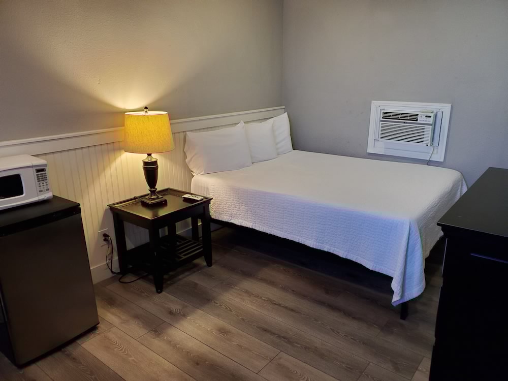 Coronado Inn 25/43