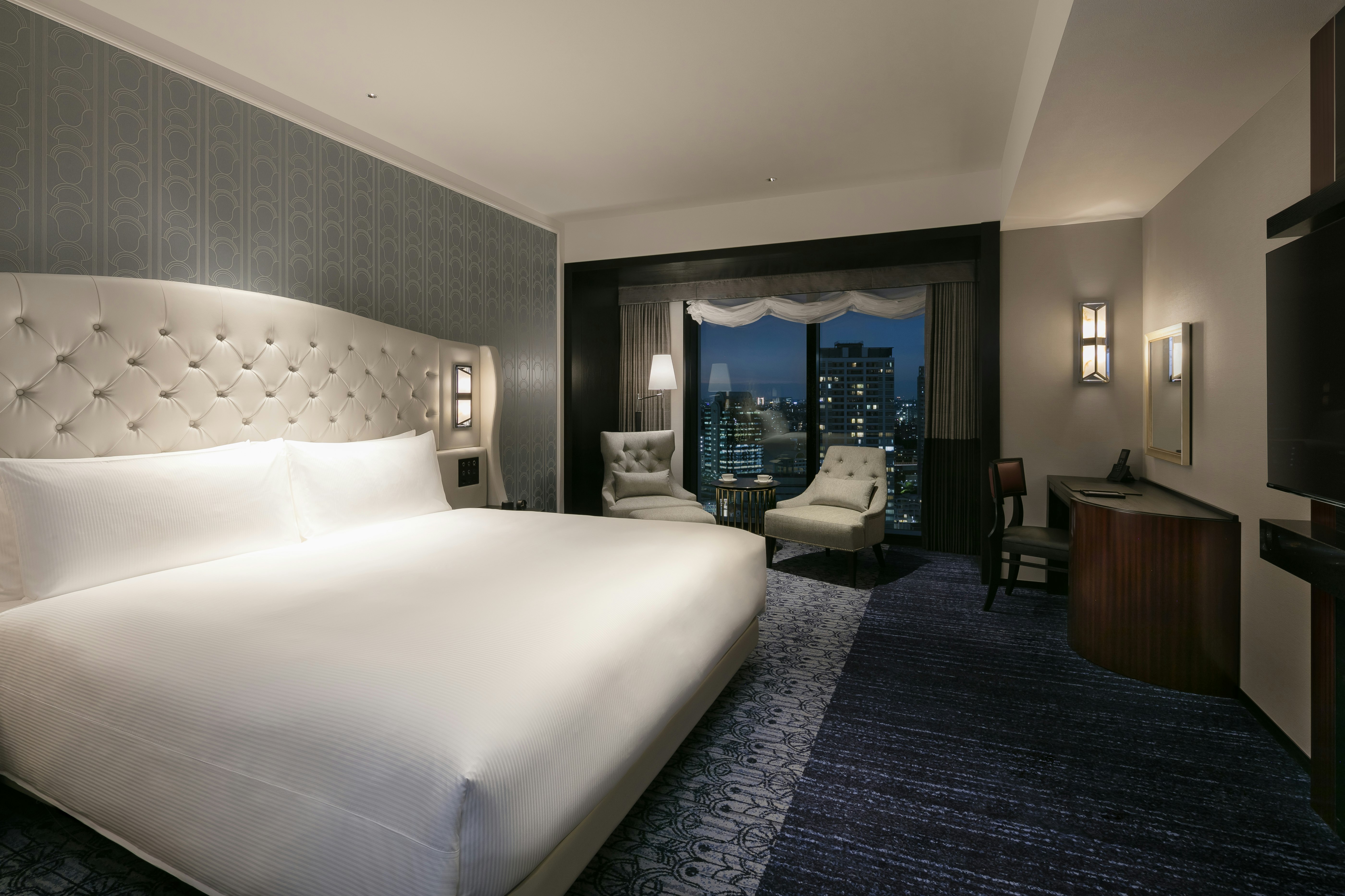 EXECUTIVE, KING BED, RIVER VIEW