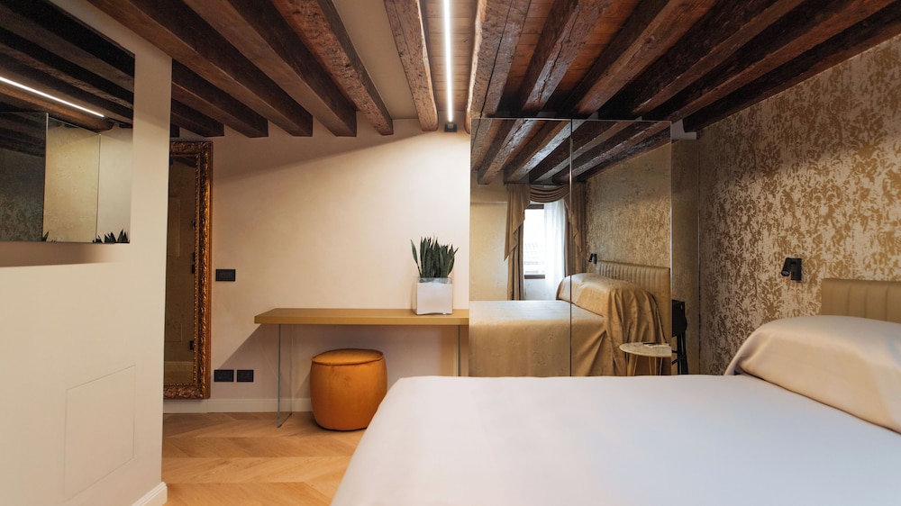 ROMANTIC, DOUBLE BED