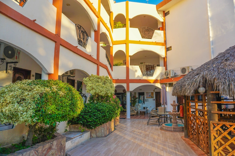 Hotel Las Fuentes 63/64