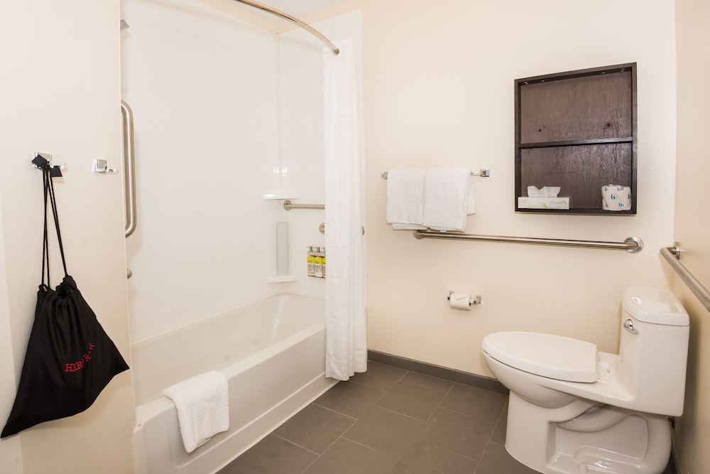 CANDLEWOOD SUITES FT WALTON BCH - HURLBURT AREA 9/39