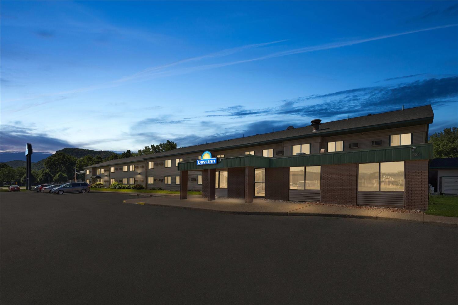 Days Inn by Wyndham Winona 2/27