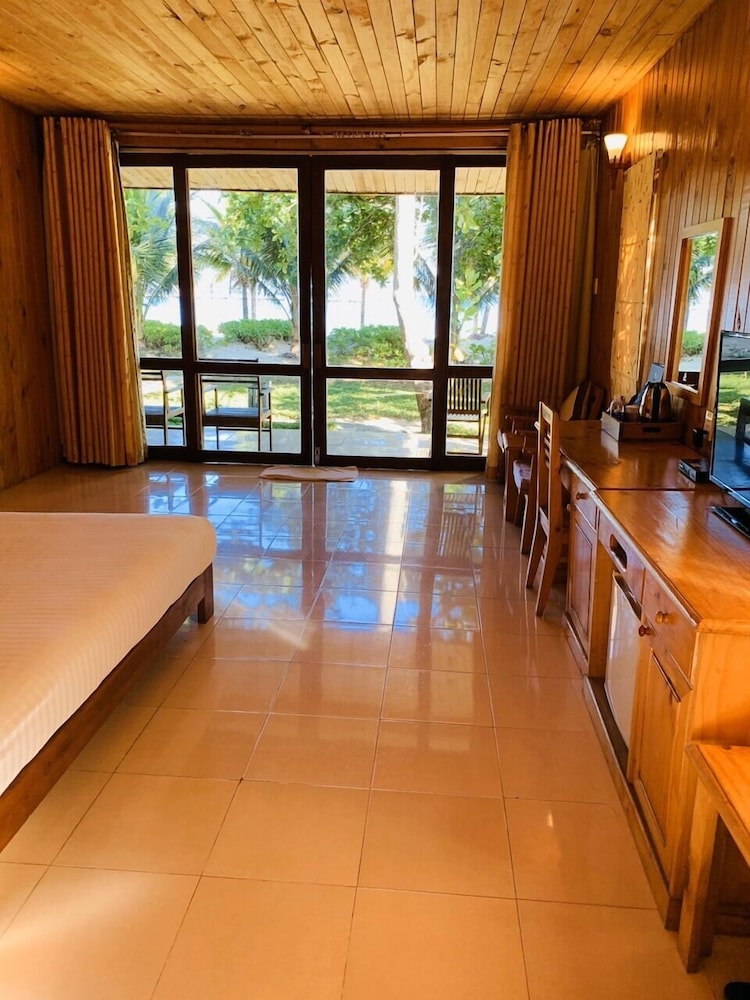 Tan Son Nhat Con Dao Resort 49/69