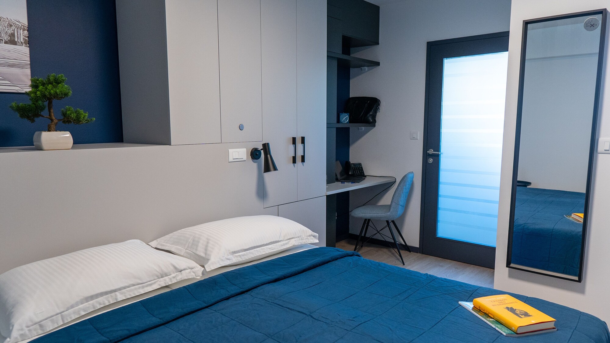 ECONOMY, DOUBLE OR TWIN BED