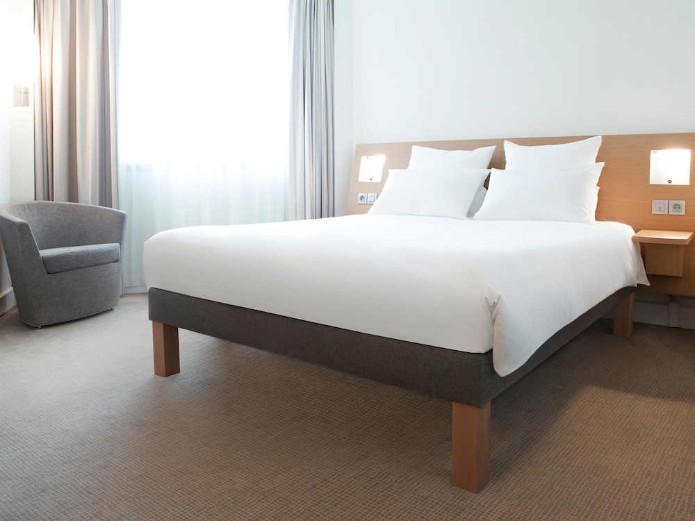 NOVOTEL BOURGES 16/49