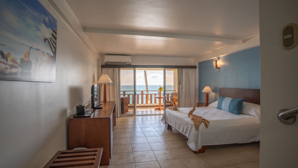 ROOM, KING BED, BEACH FRONT