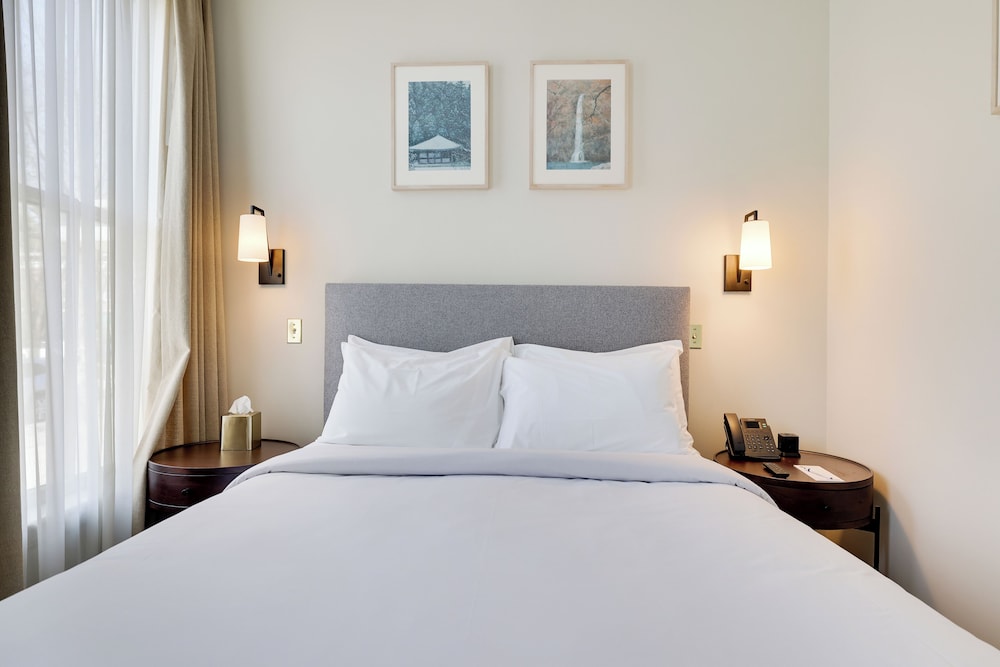 Compact, Queen Bed