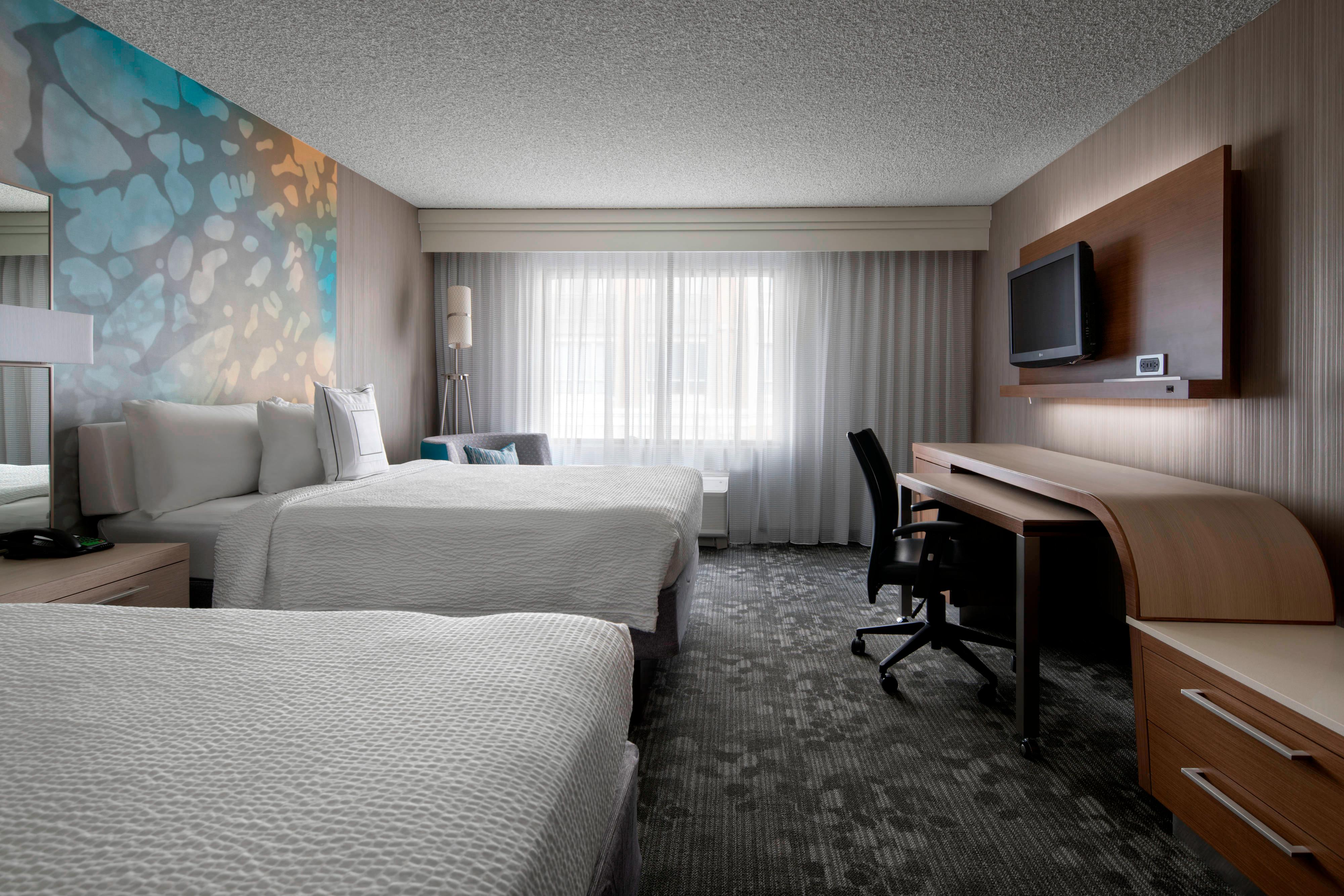 DELUXE, 2 QUEEN BEDS, BATHTUB, ACCESSIBLE