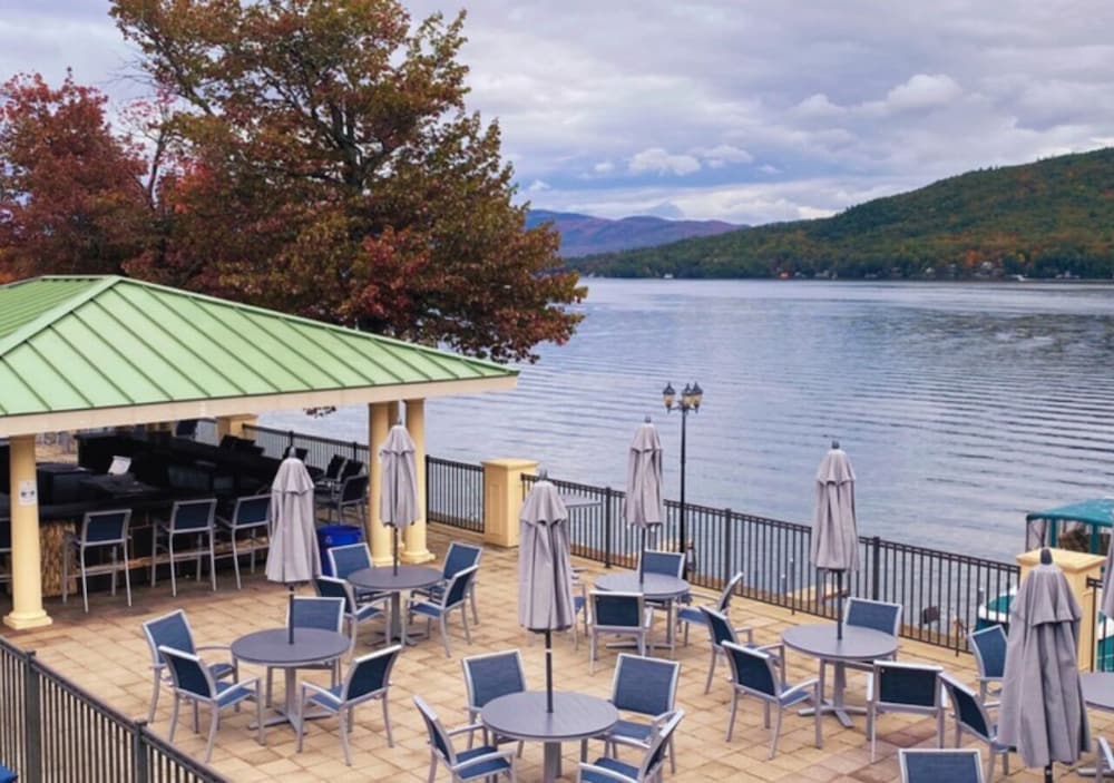 The Georgian Lakeside Resort 28/67