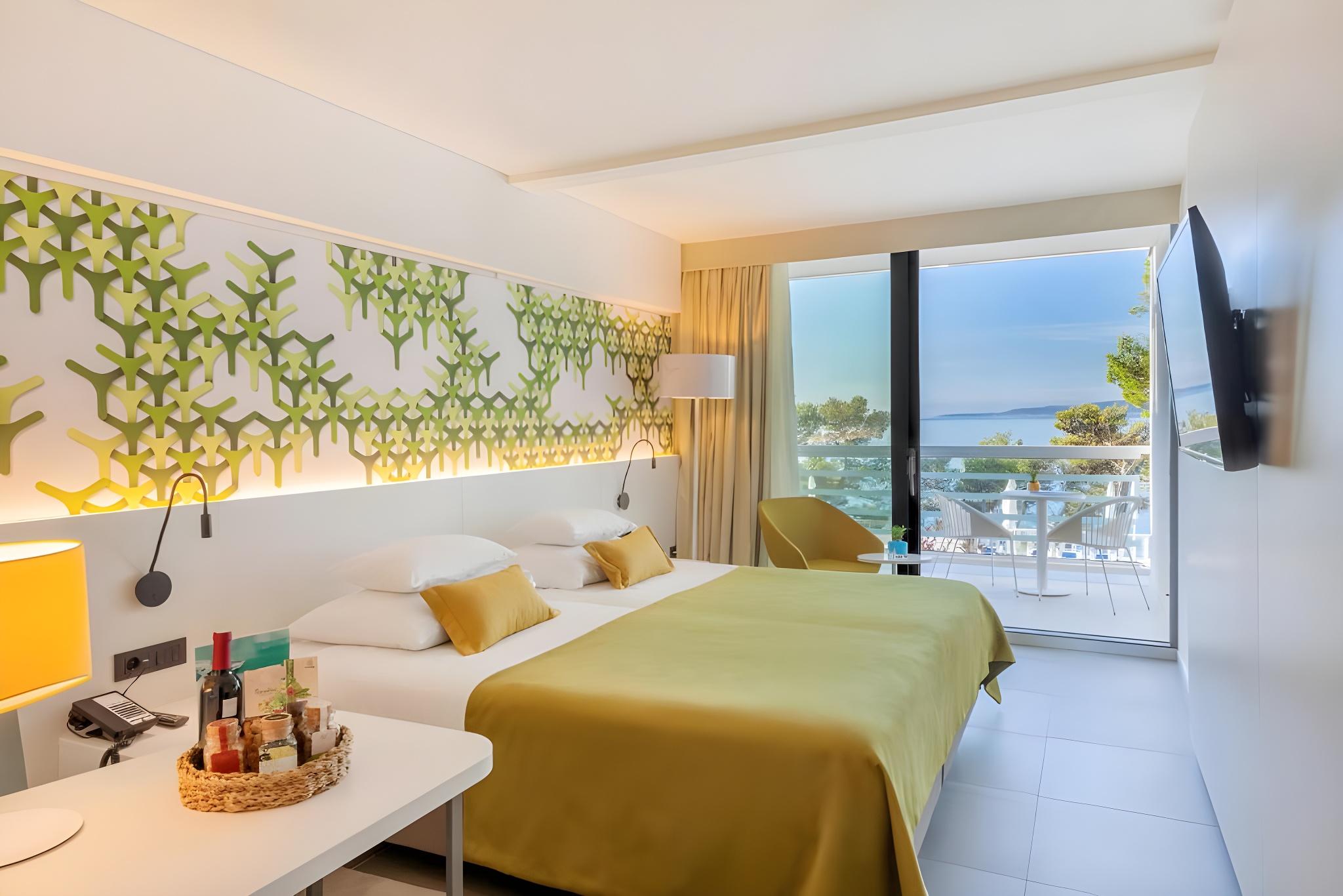 Standard, Queen Bed, Sea Side, Balcony