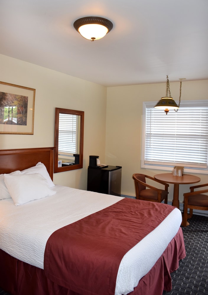 STANDARD, QUEEN BED