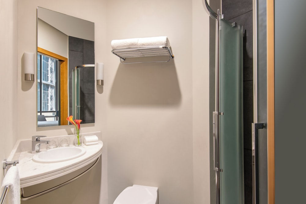 Ibis Doha 48/50