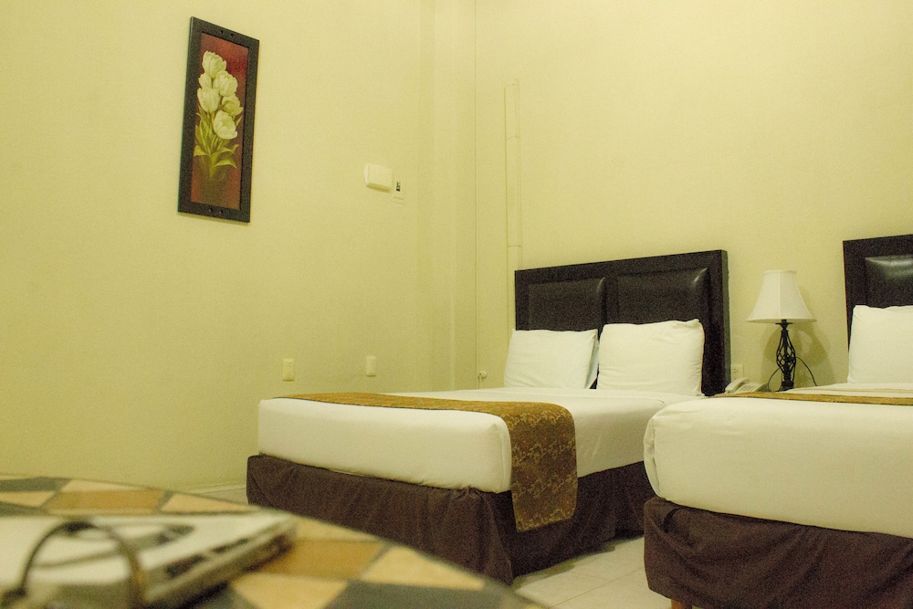 Hotel Esmeralda's 8/31