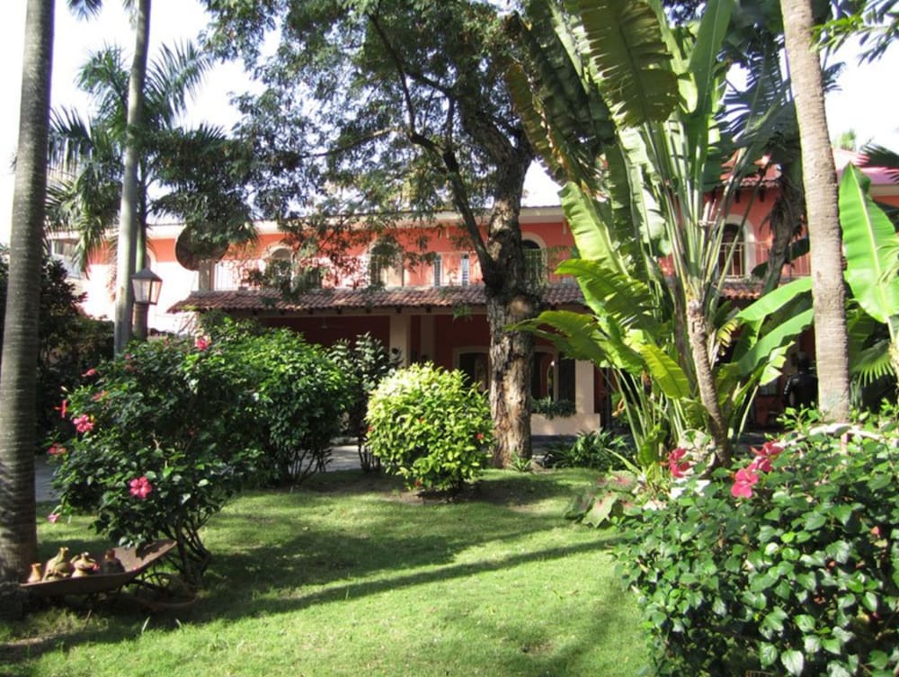 Hotel Du Roi Christophe 32/37