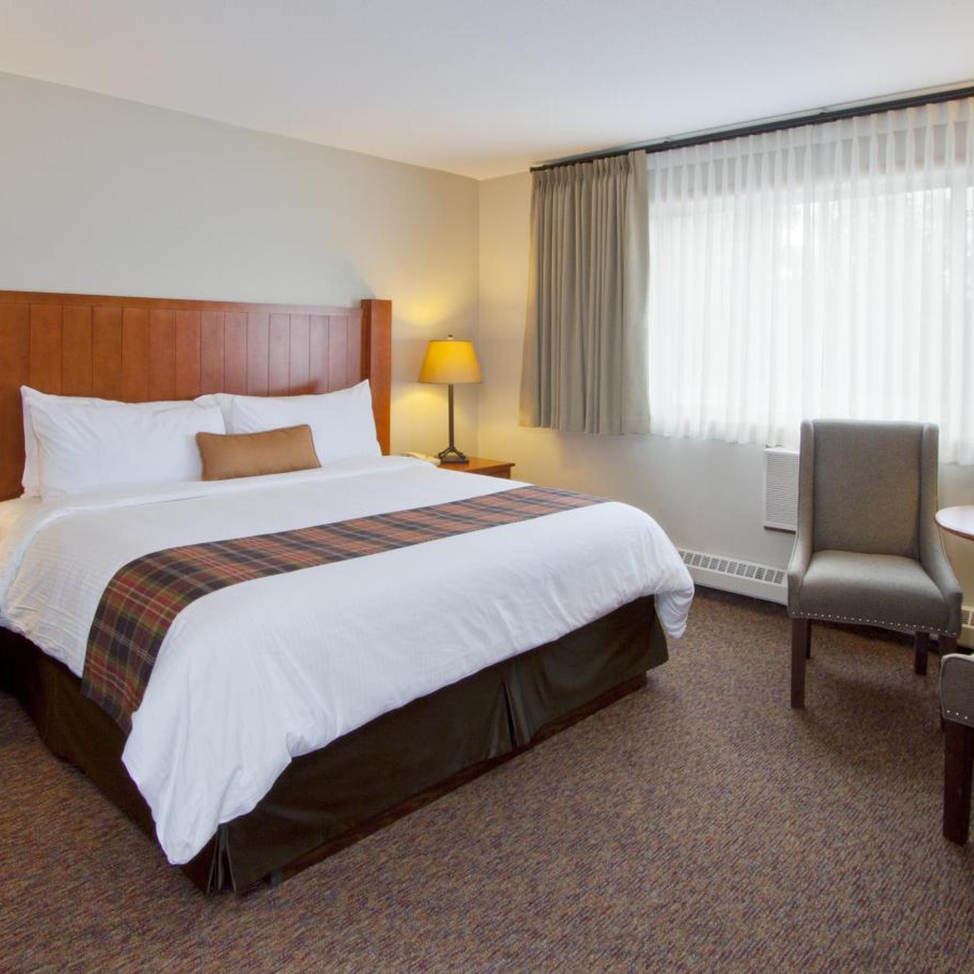 غرفة بسرير كوين، WHISTLERS INN 2/4