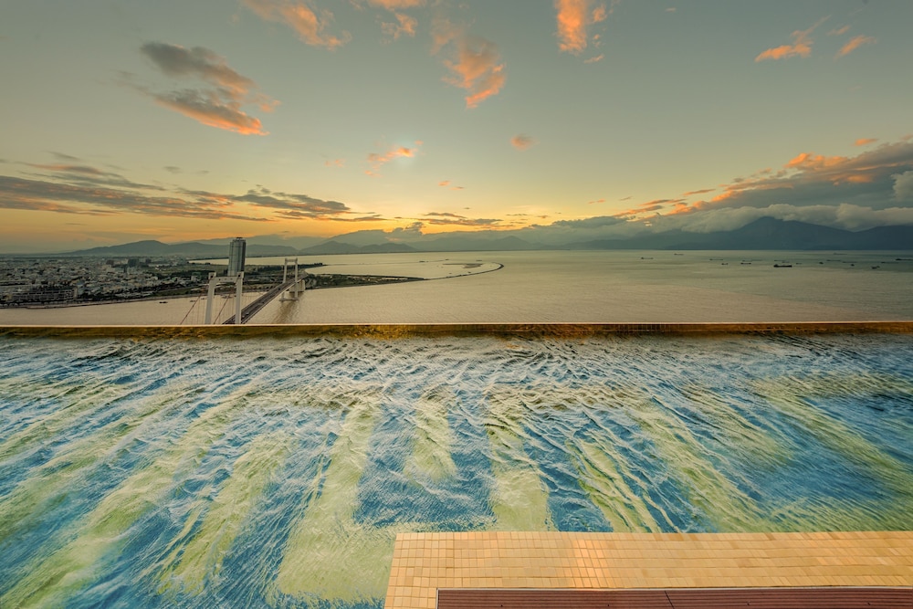 Wyndham Danang Golden Bay 41/50