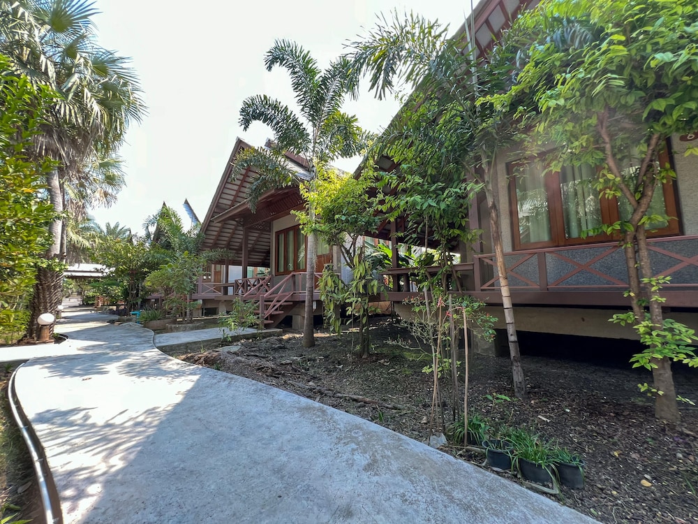Baan Siriporn Resort 64/68