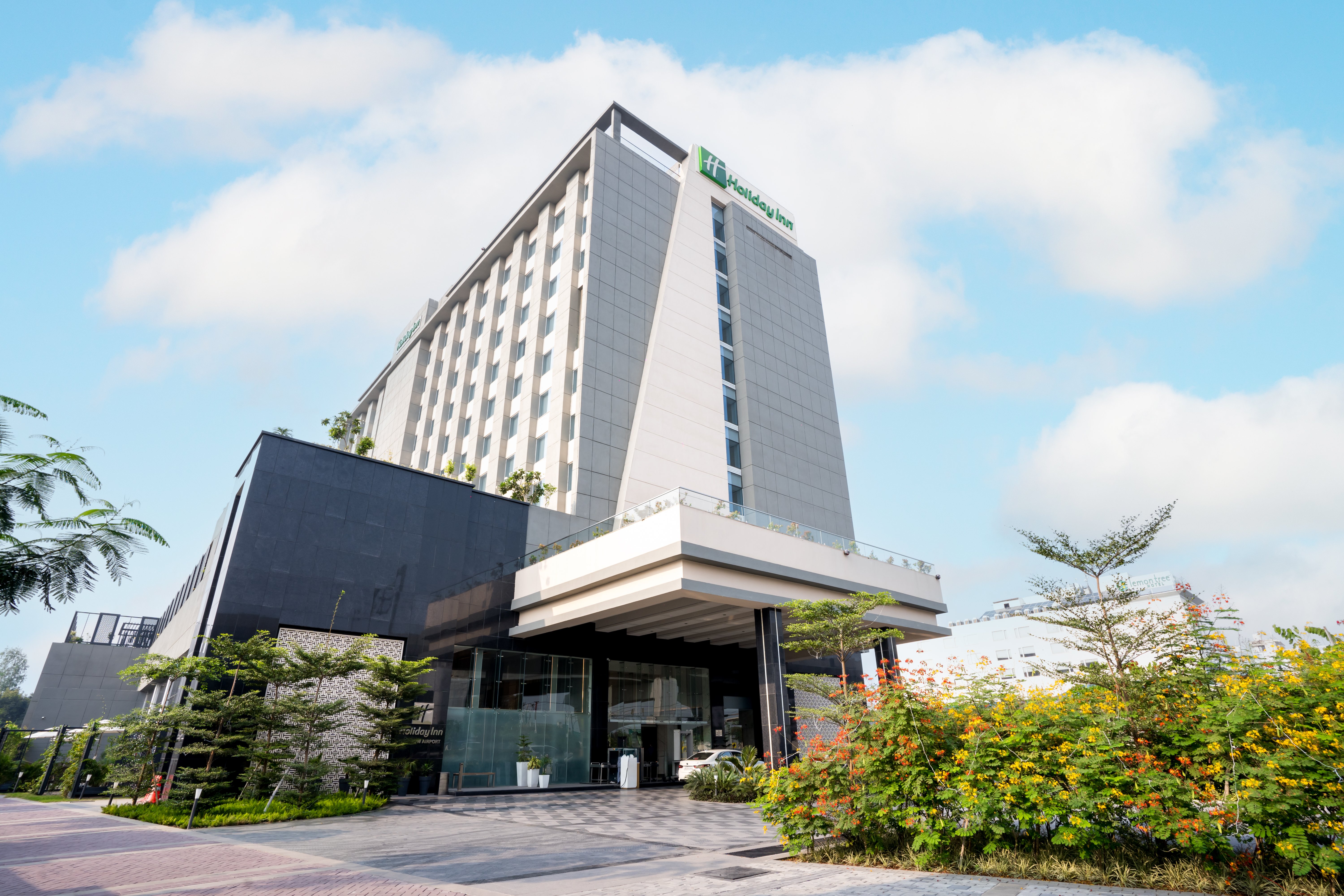 Holiday Inn Lucknow Airport 4/54