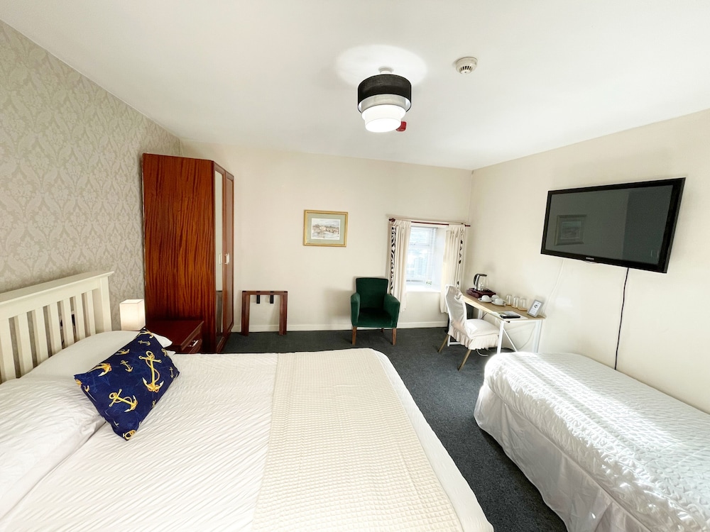 Anchor Hotel 7/50