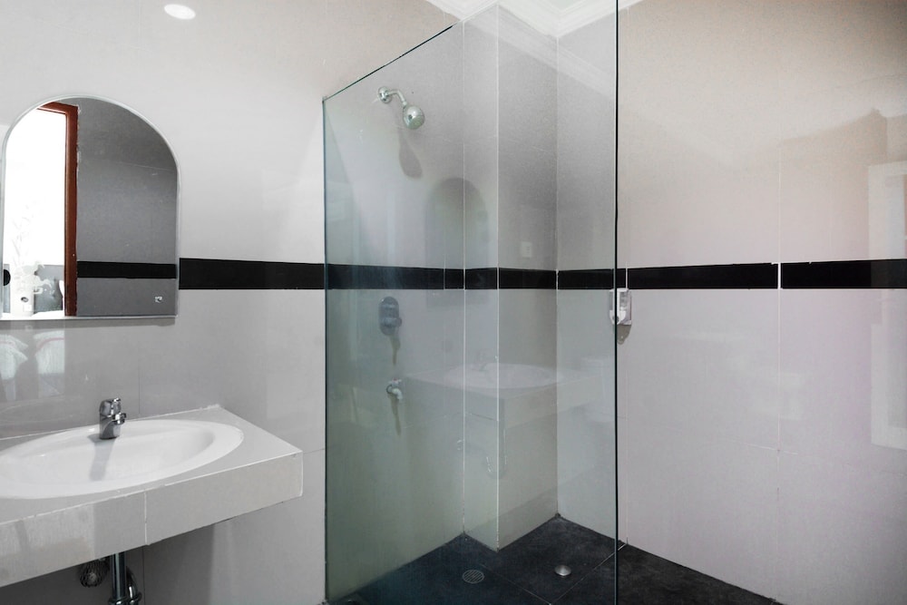Collection O 3431 Hotel Alpha Bandara 19/20