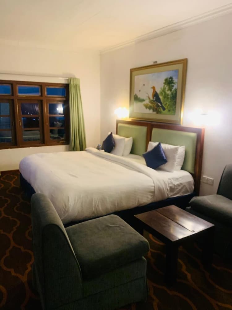 Tea Bush Hotel 19/71