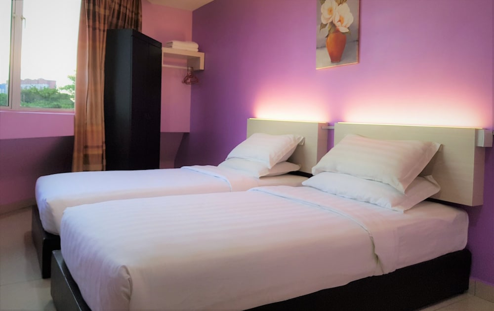 DELUXE, TWIN BEDS