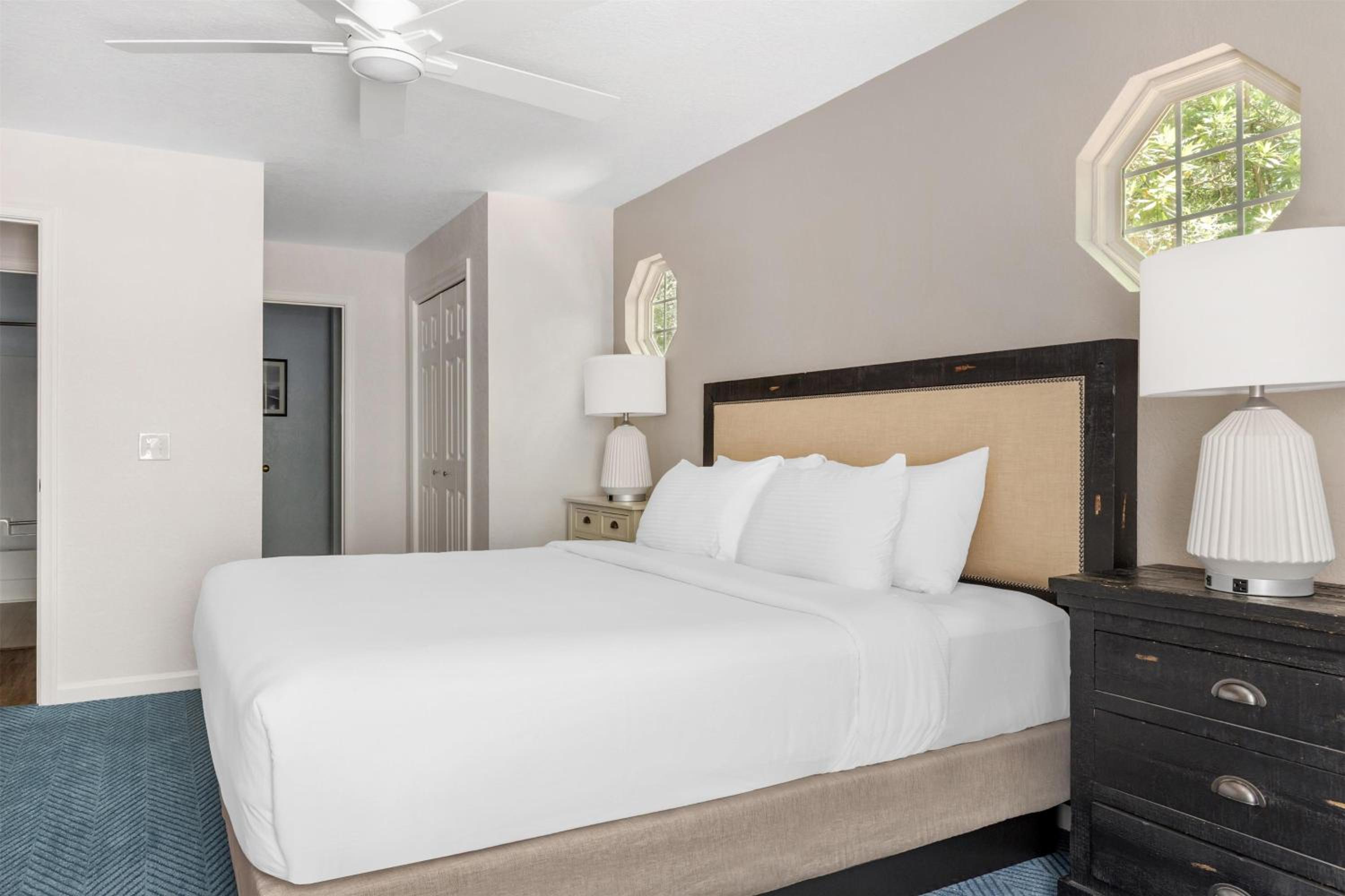 1 Bedroom, Suite, King Bed, 2 Bathrooms, Sofa