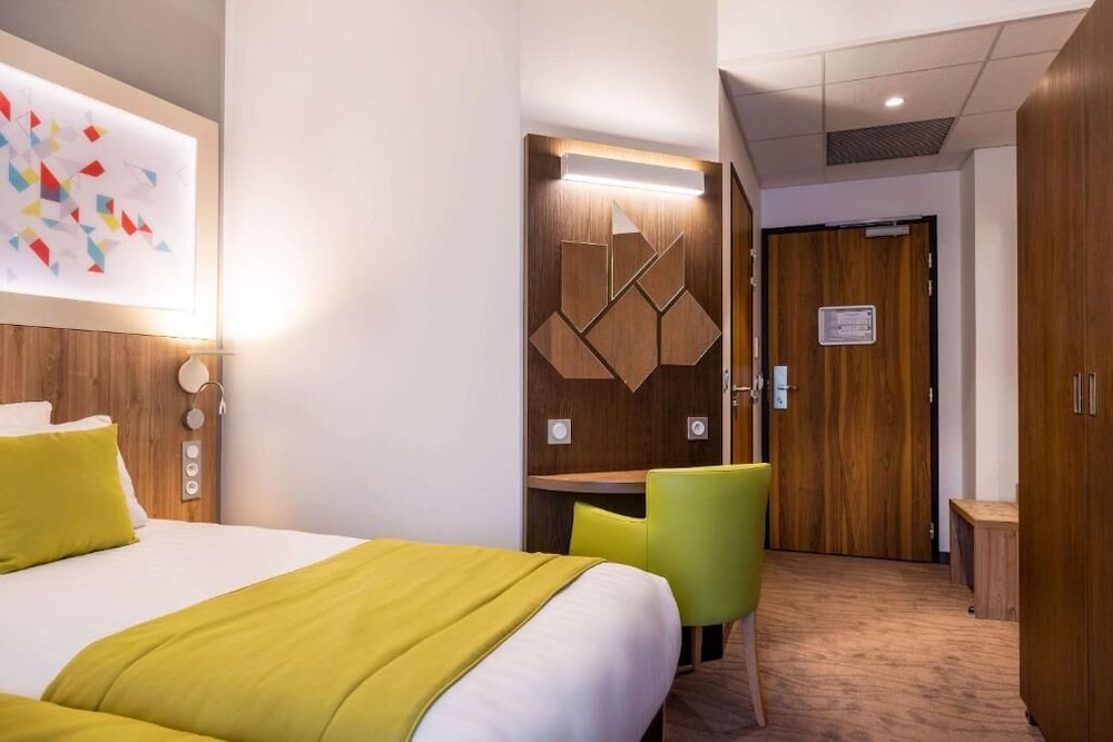 Brit Hotel Figeac 13/52