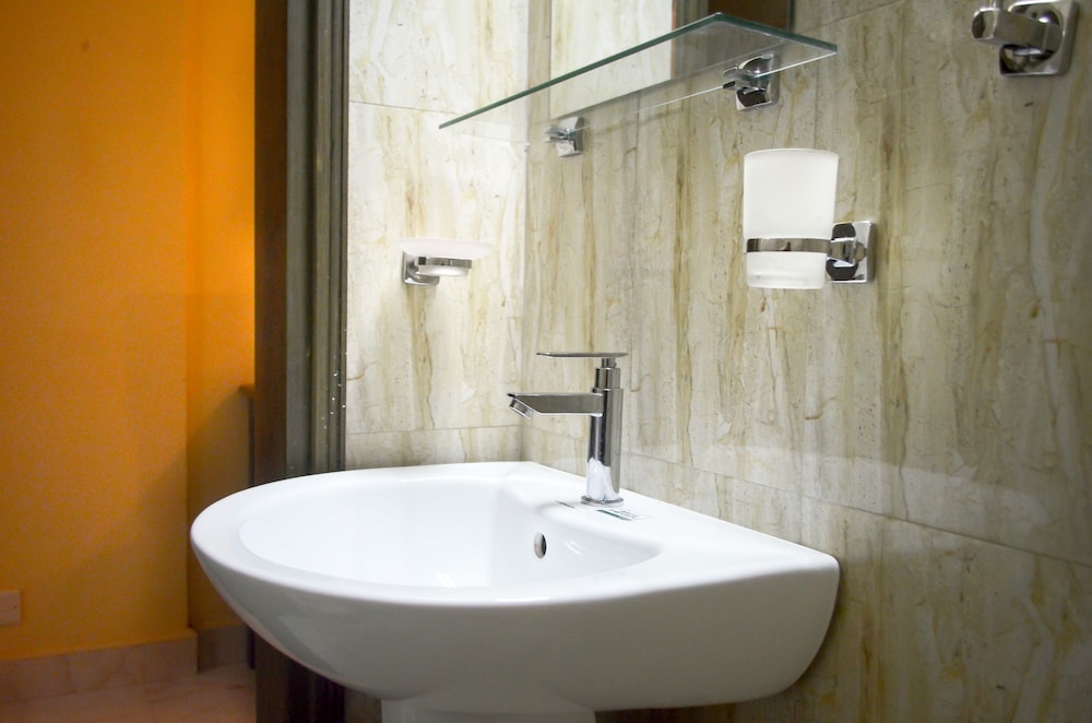 Dana Hotel 32/33